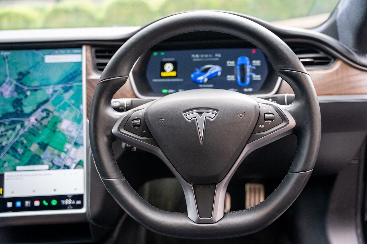 Tesla Model S view 36