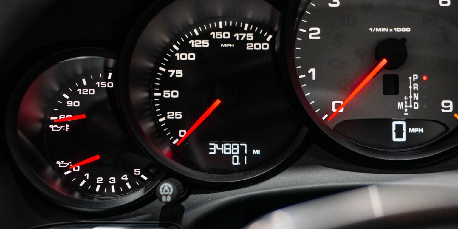 Porsche 911 view 30
