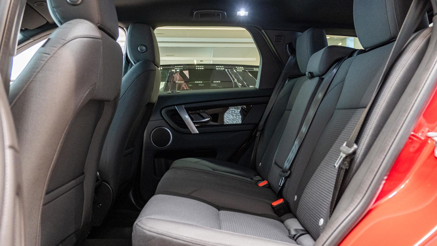 Land Rover Discovery Sport view 4
