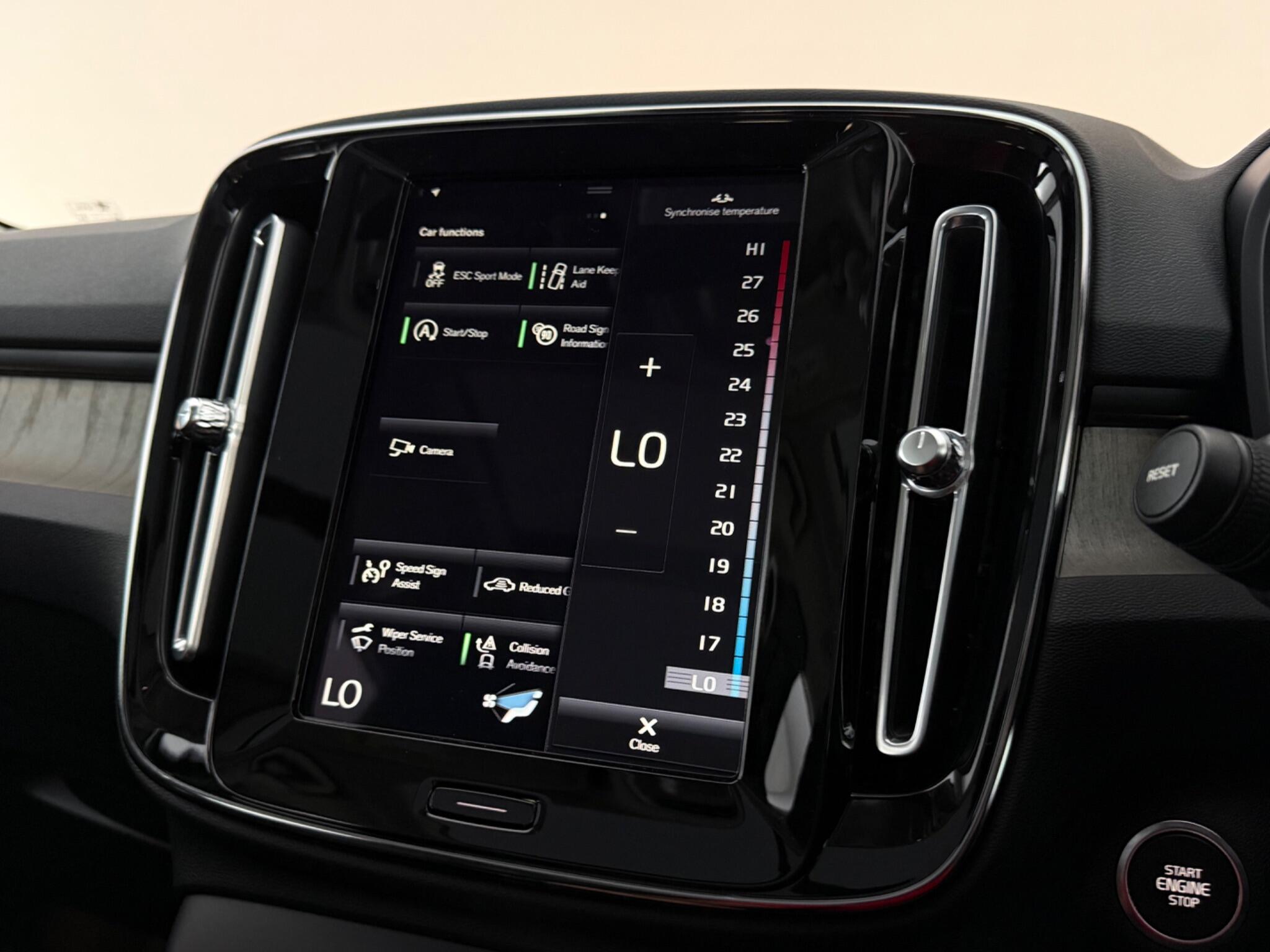 Volvo XC40 view 31
