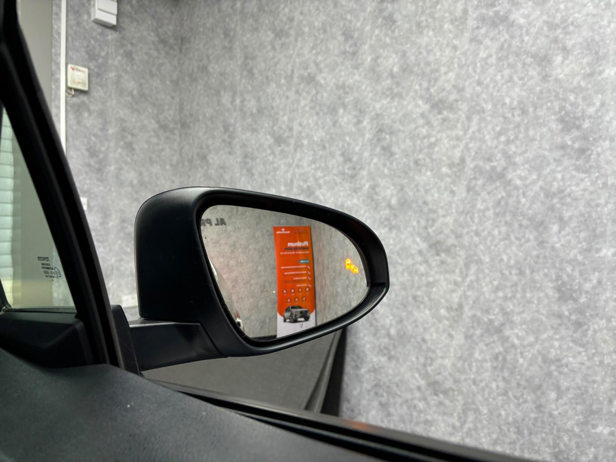 Toyota C-HR view 21