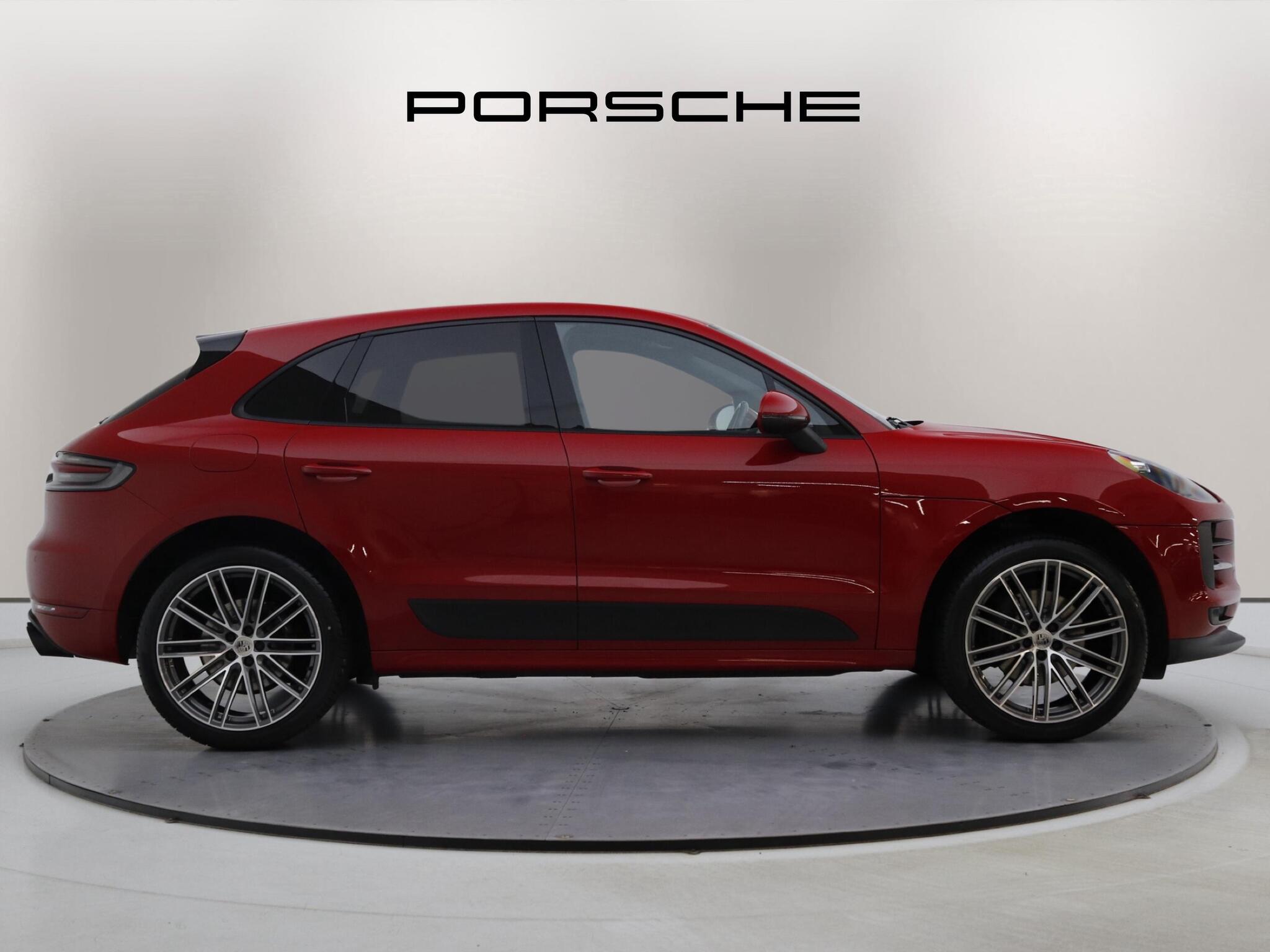 Porsche Macan view 3