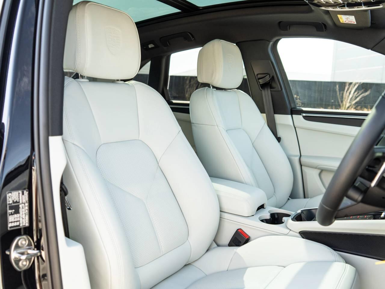 Porsche Macan view 5