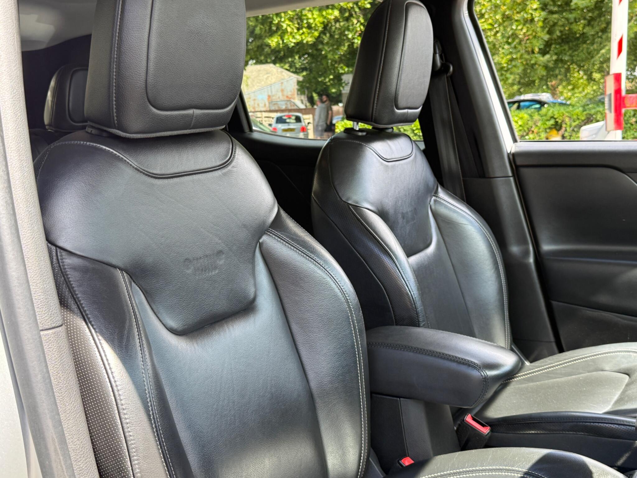 Jeep Renegade - Image 31