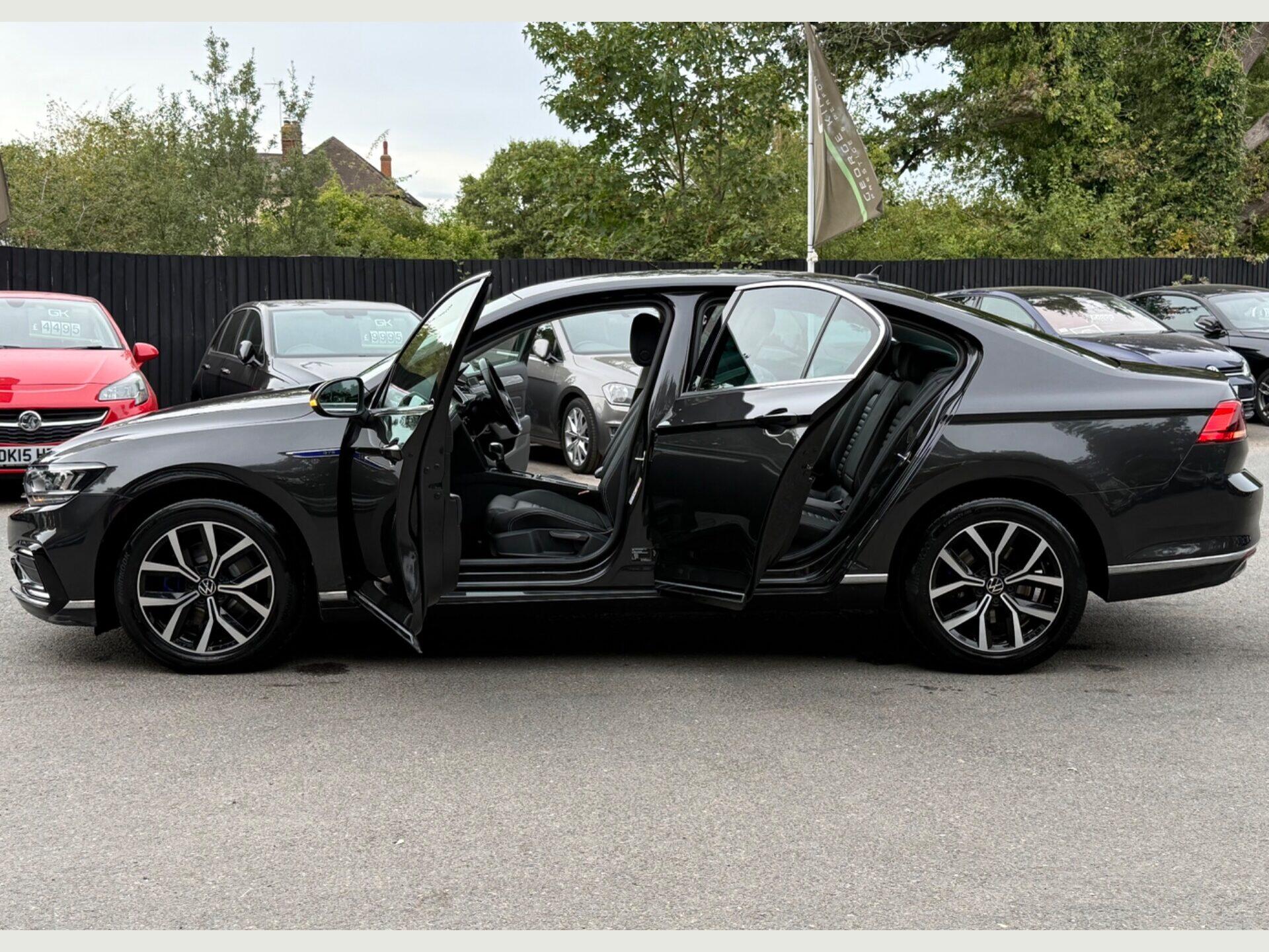 Volkswagen Passat view 20