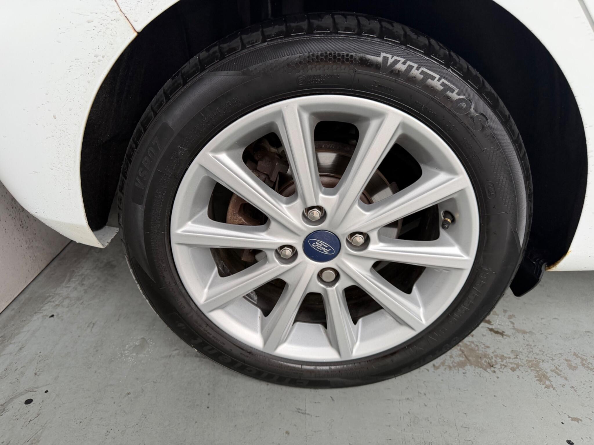 Ford Fiesta view 83