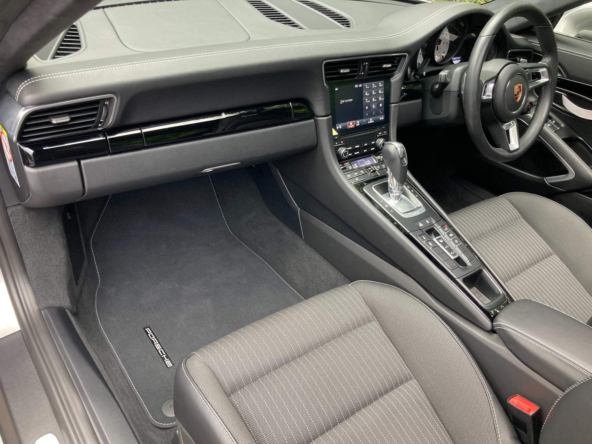 Porsche 911 view 39