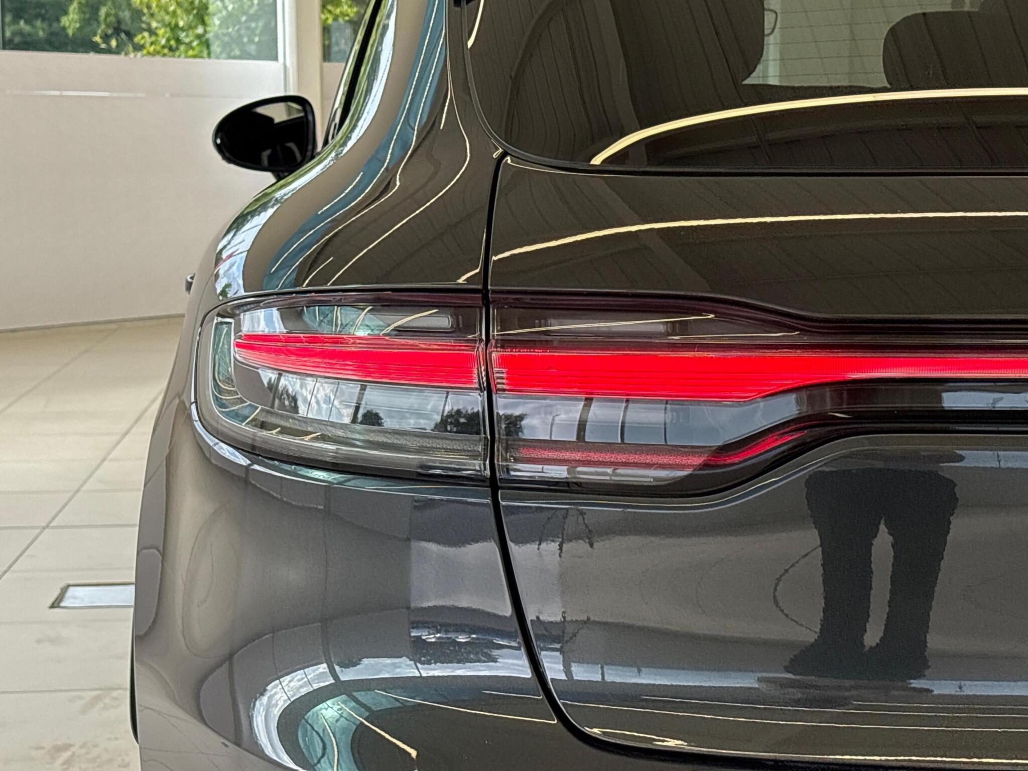 Porsche Macan view 22