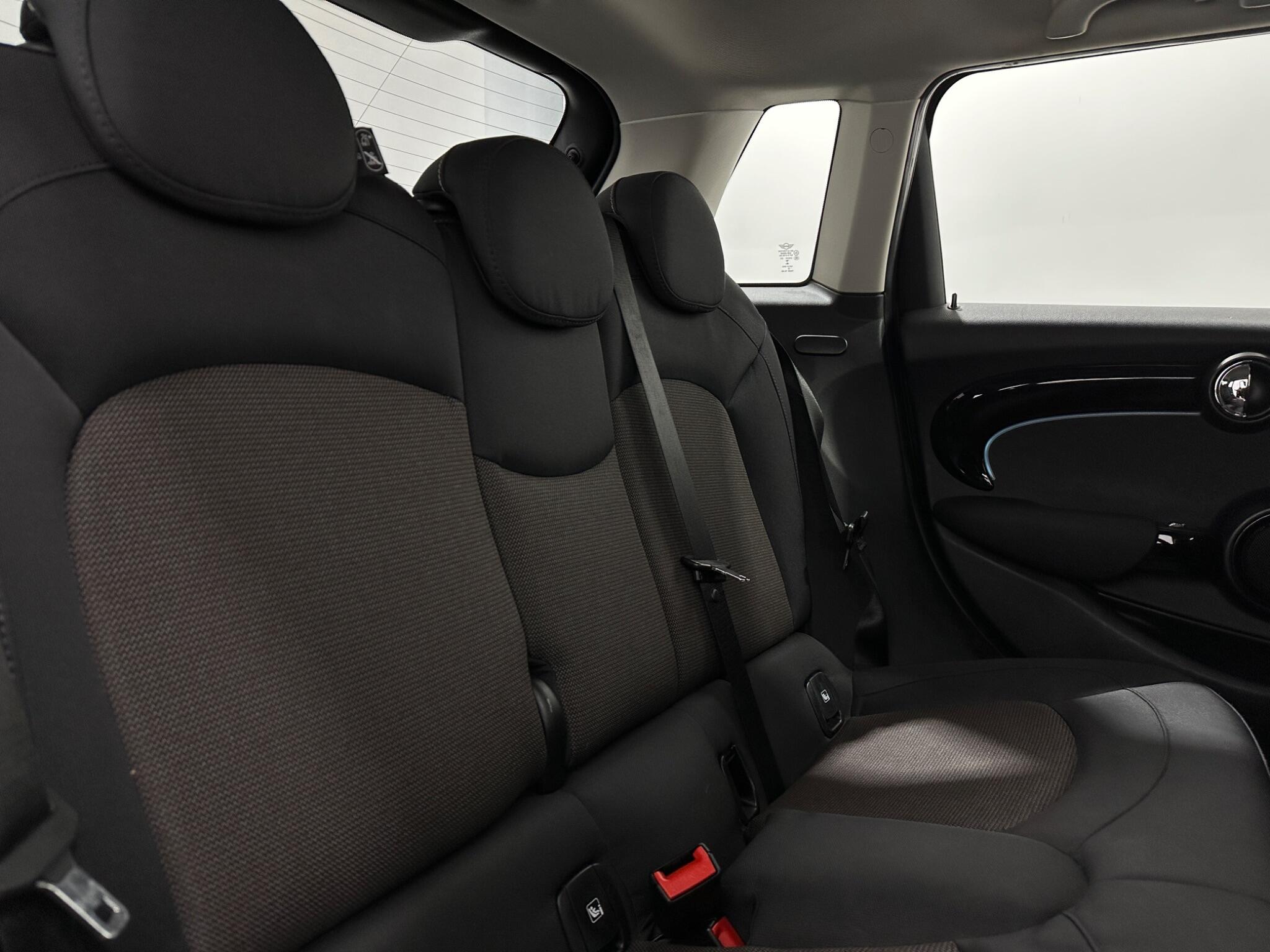 Mini Cooper view 40