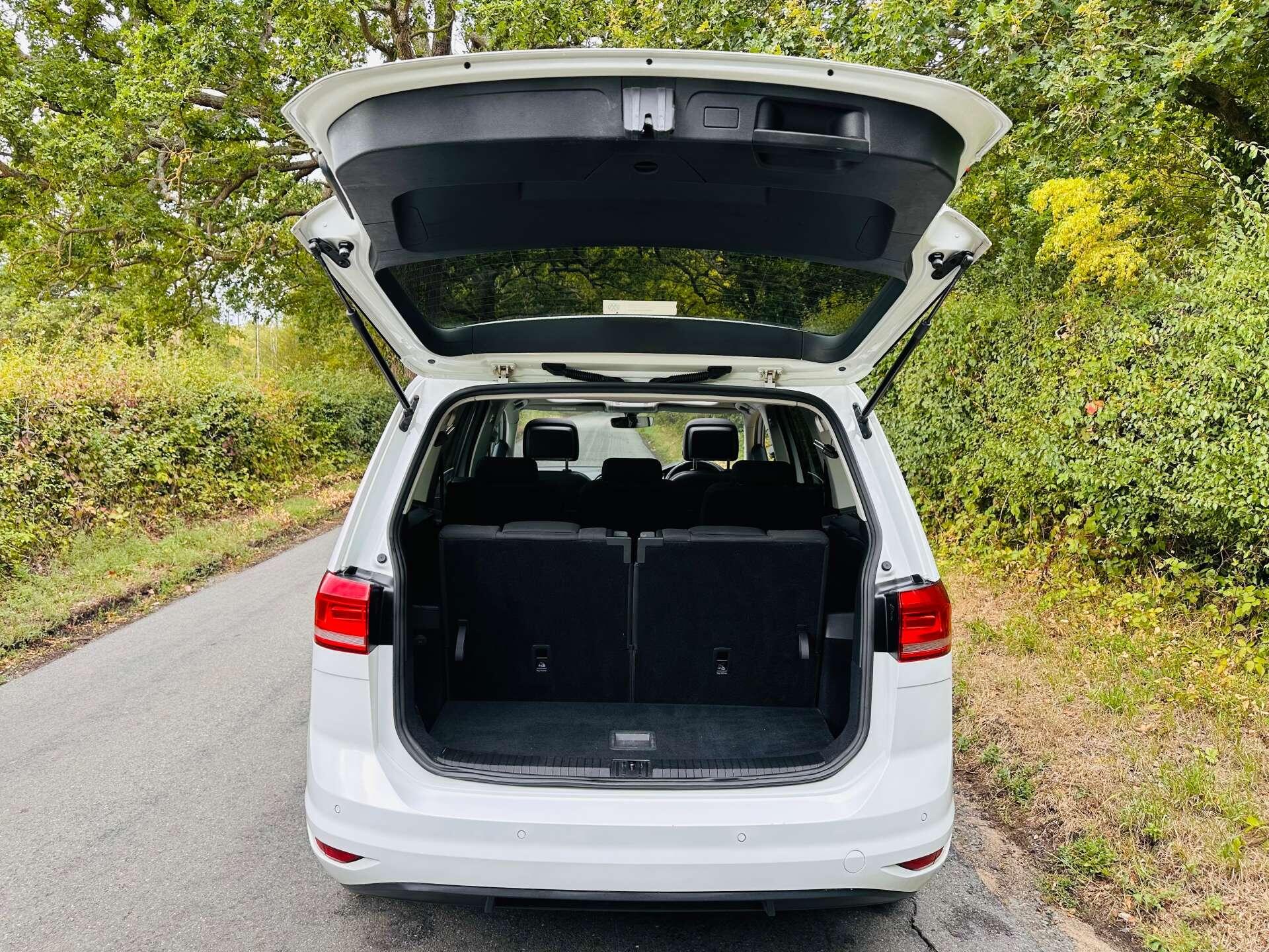 Volkswagen Touran view 41