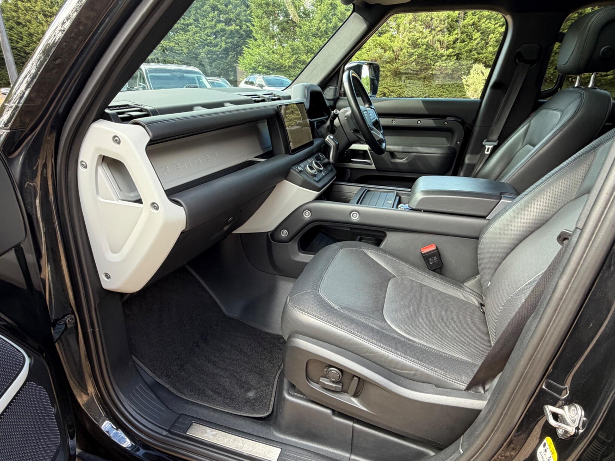 Land Rover Defender view 38