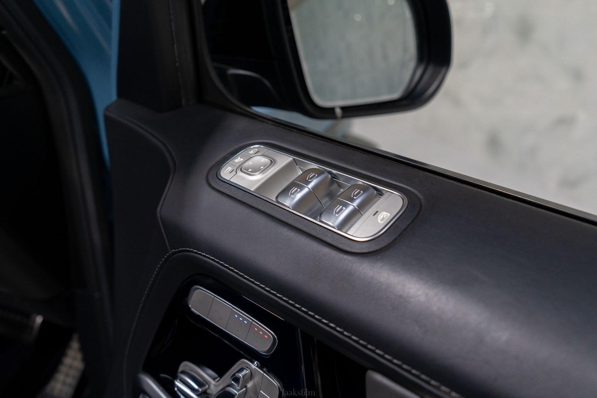 Mercedes-Benz G-Class view 24