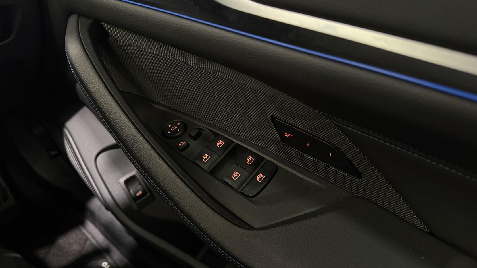 BMW i4 view 28