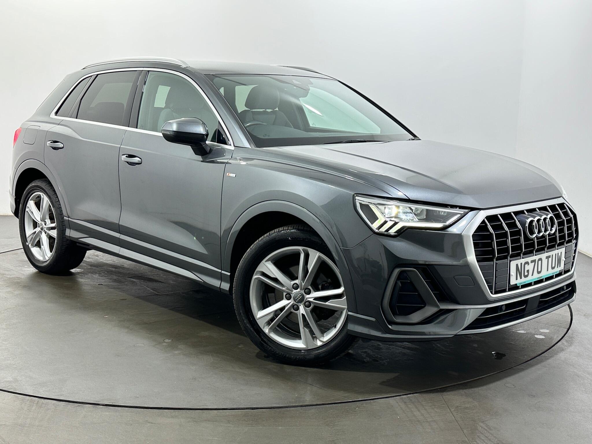 Audi Q3 view 54