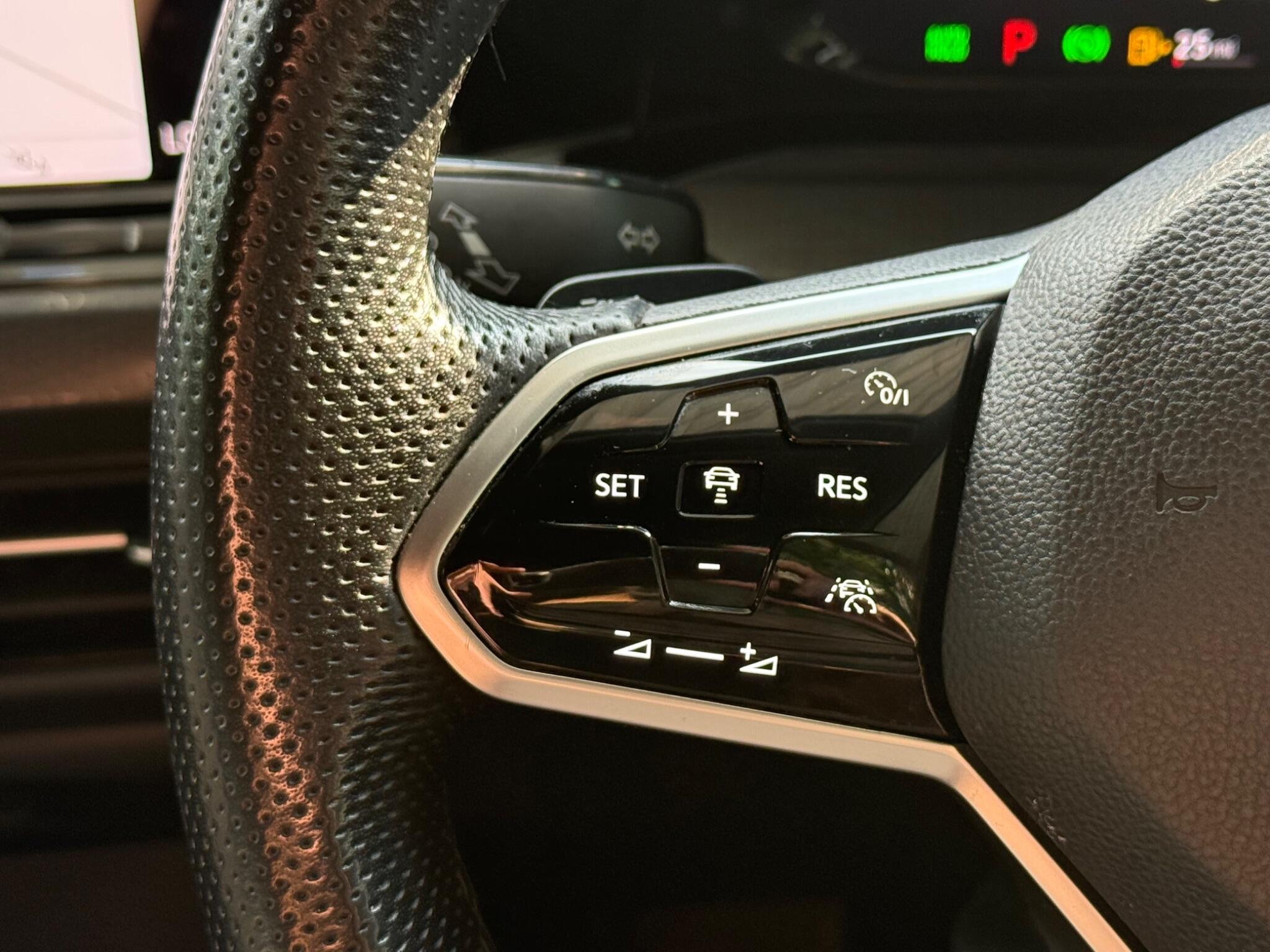 Volkswagen Golf view 17