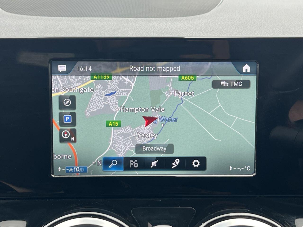 Mercedes-Benz Gla view 41