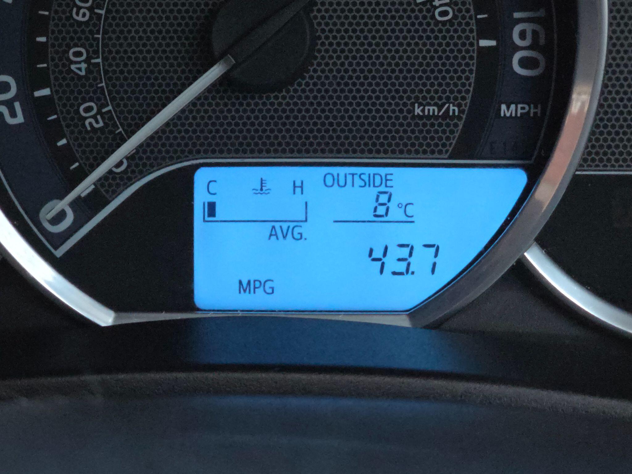 2013 Toyota Auris image 55