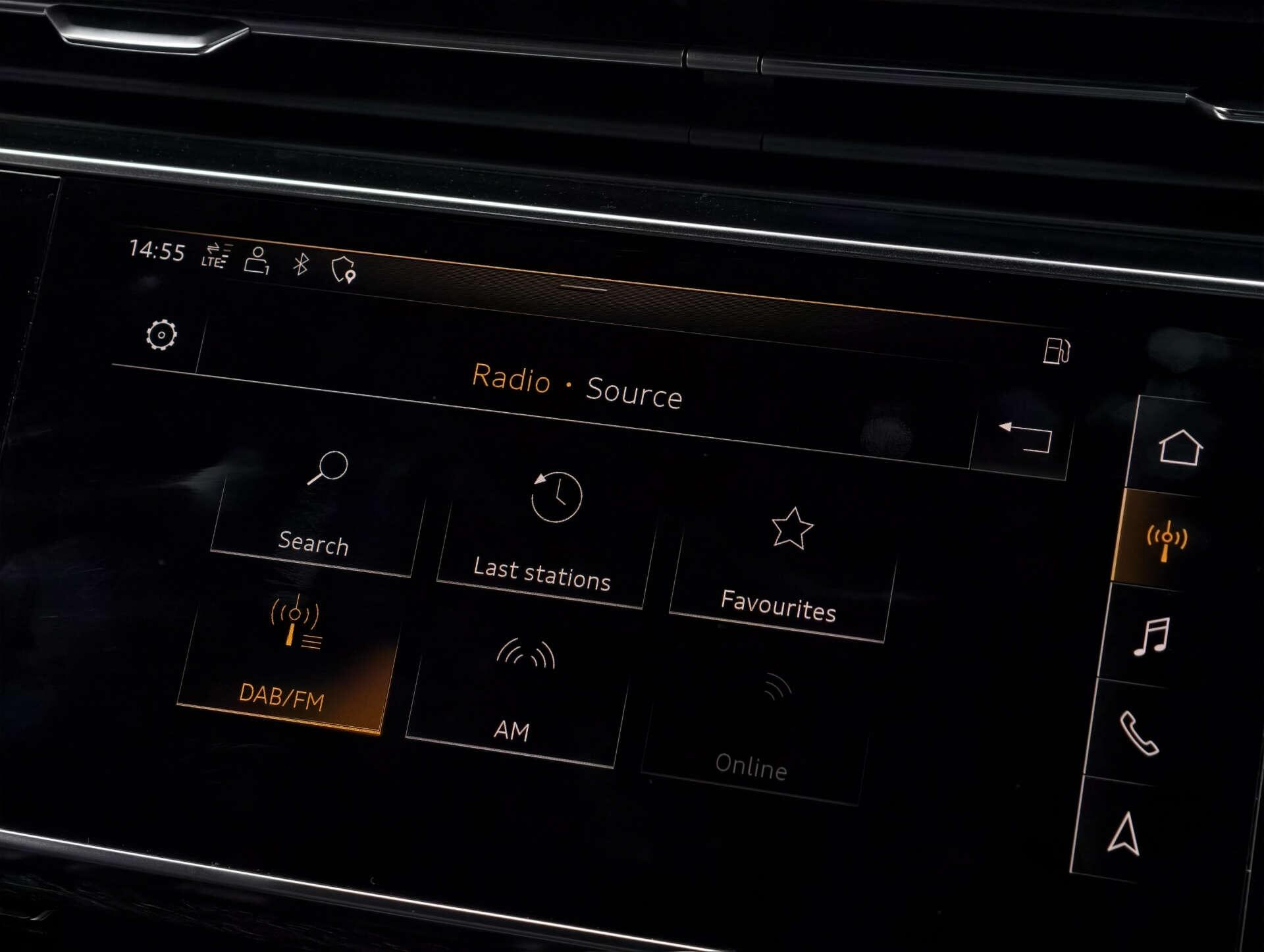 Audi Q8 view 43