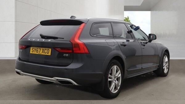 Volvo V90 Cross Country view 5