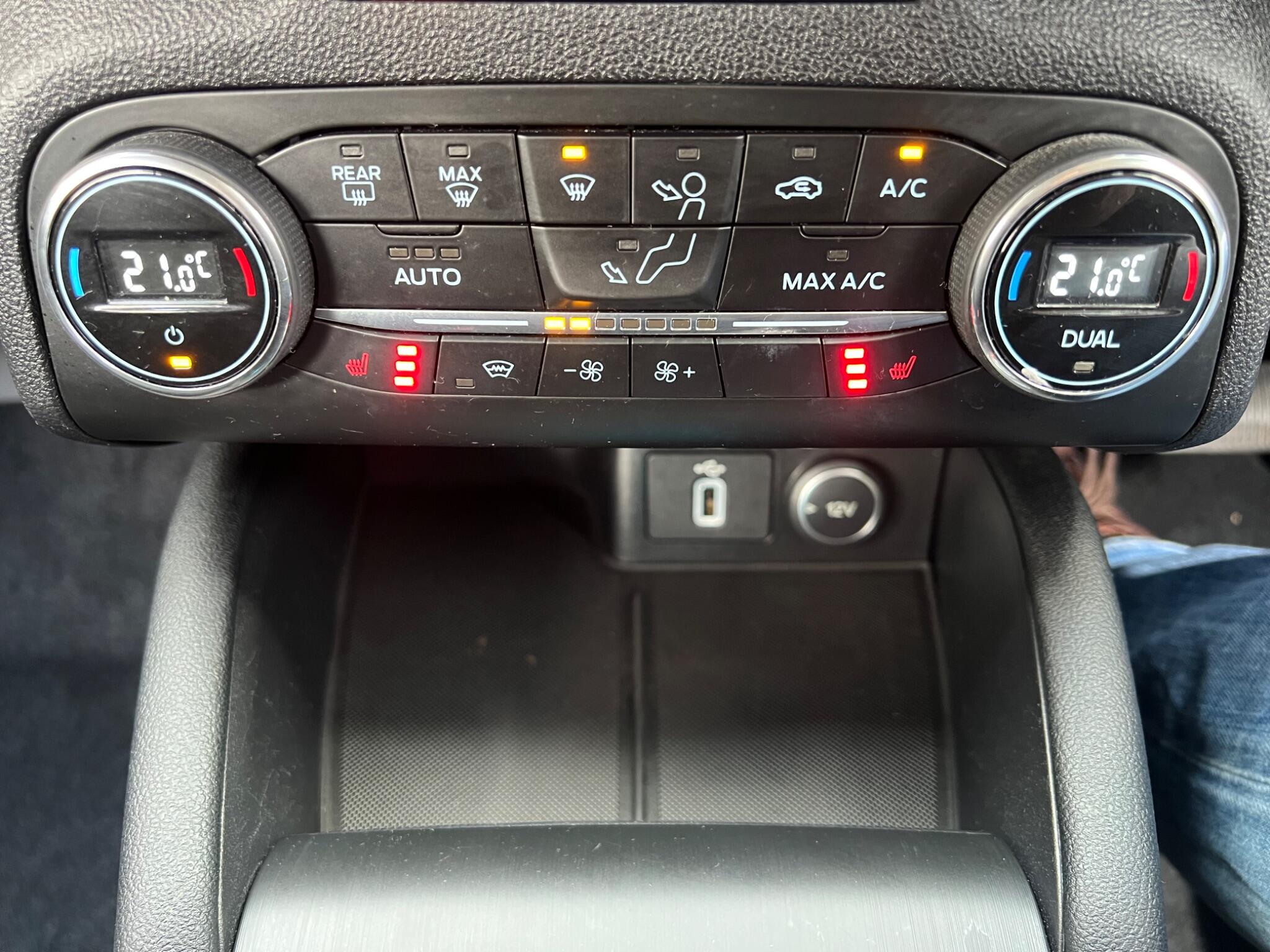 Ford Focus view 23