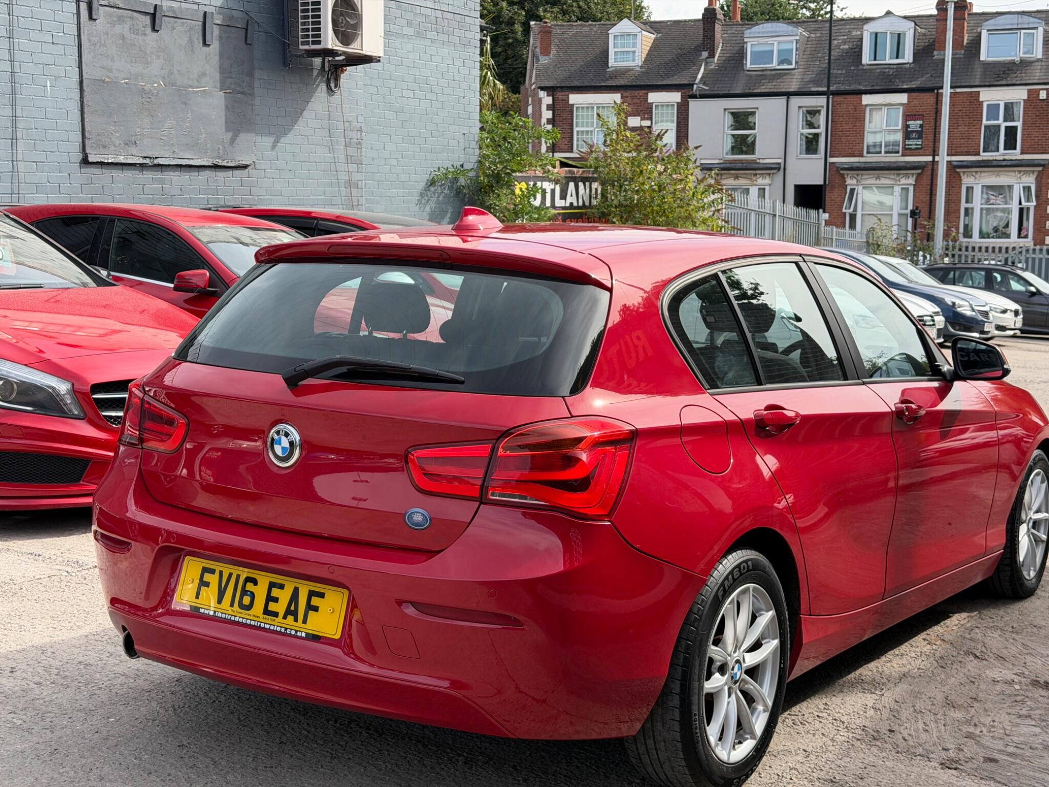 BMW 1 Series view 13