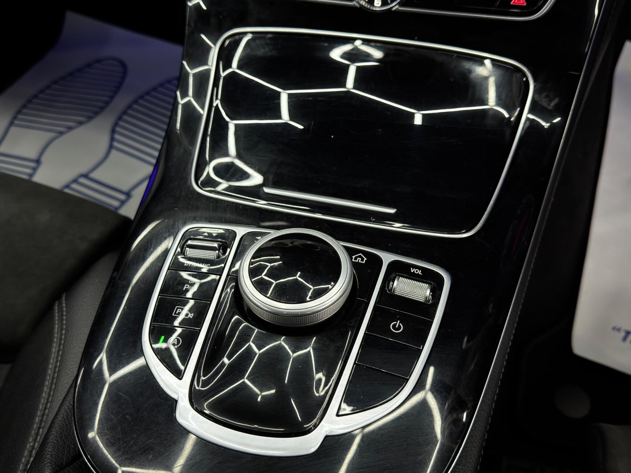 Mercedes-Benz E-Class view 26
