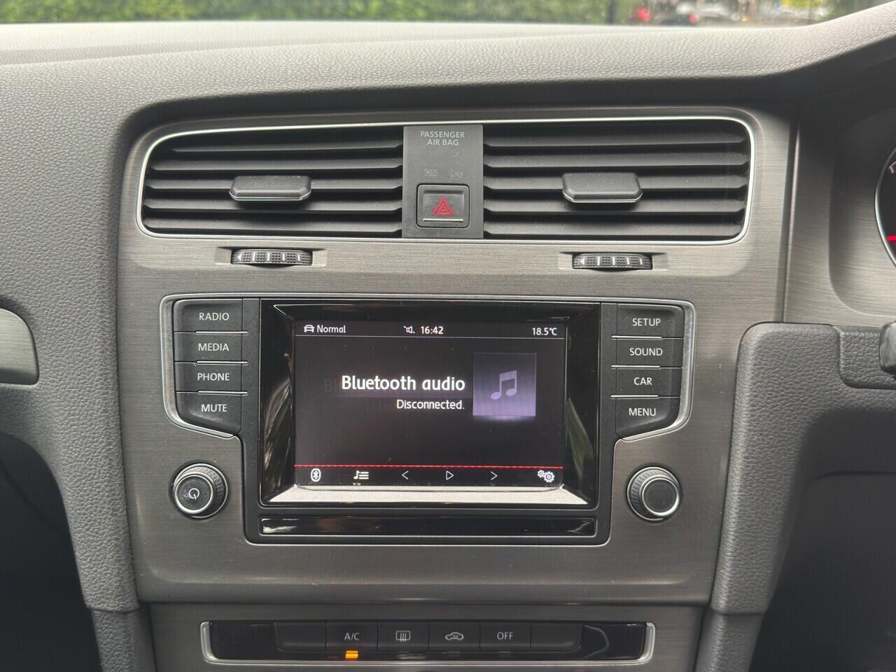 Volkswagen Golf view 17