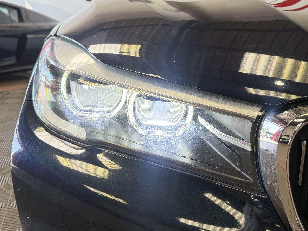 BMW 7 Series view 26