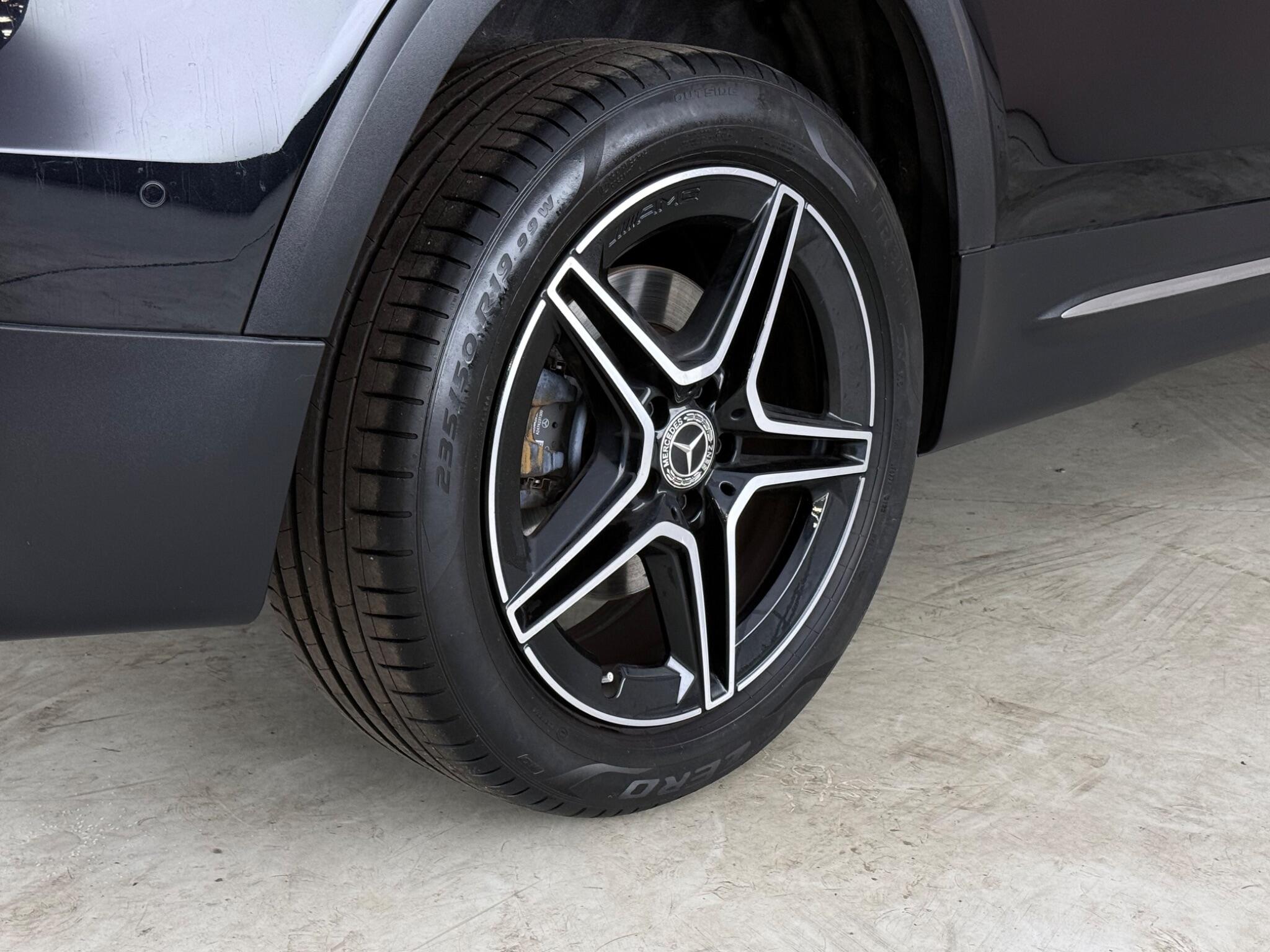 Mercedes-Benz GLB view 9