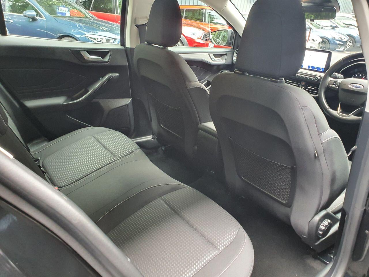 Ford Focus view 19