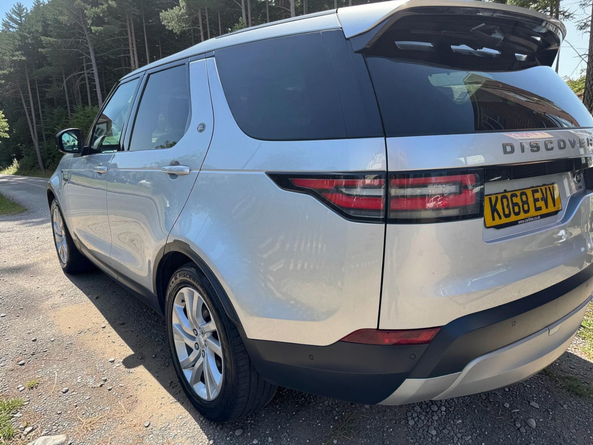 Land Rover Discovery view 8