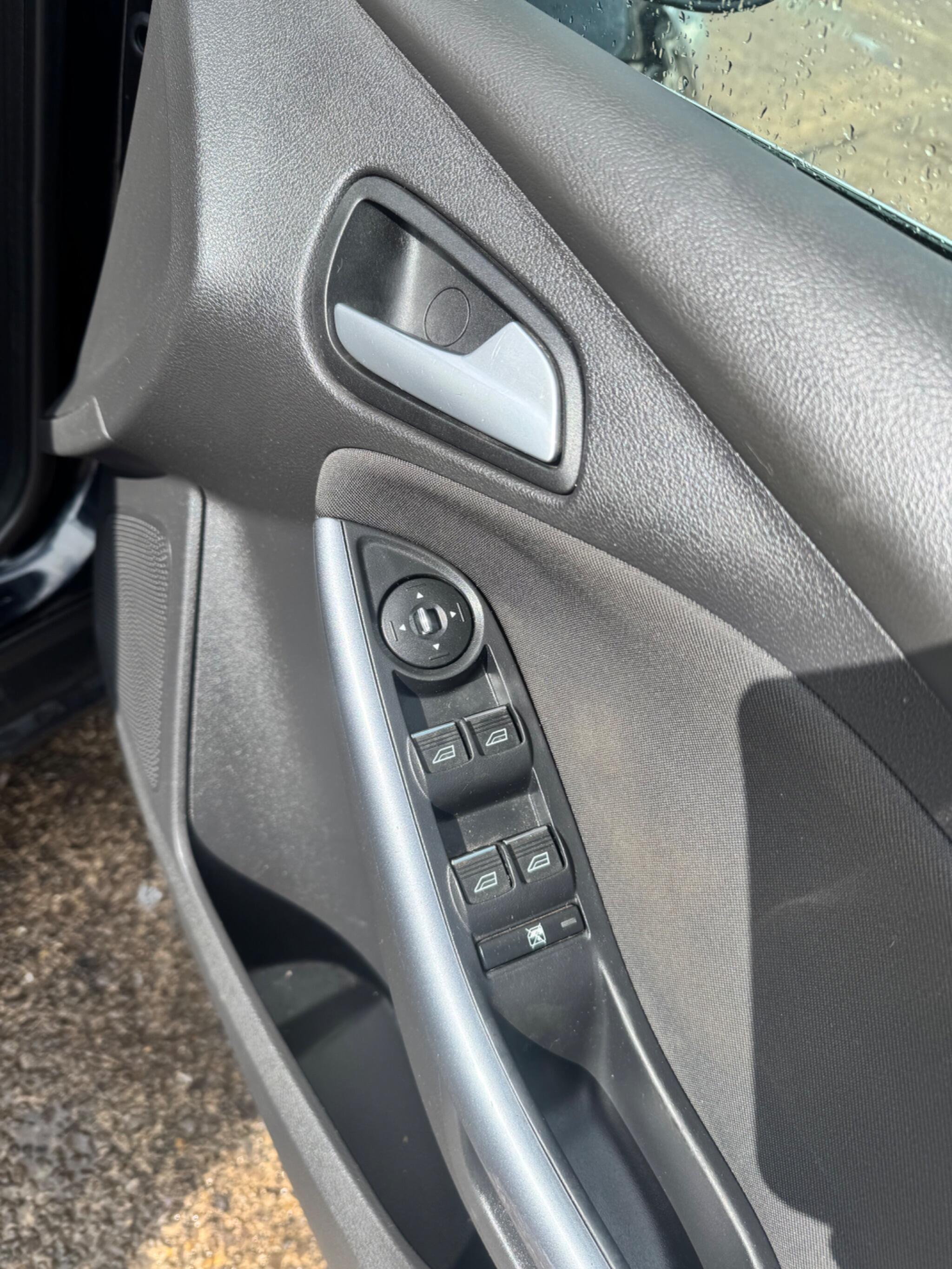 Ford Focus view 48