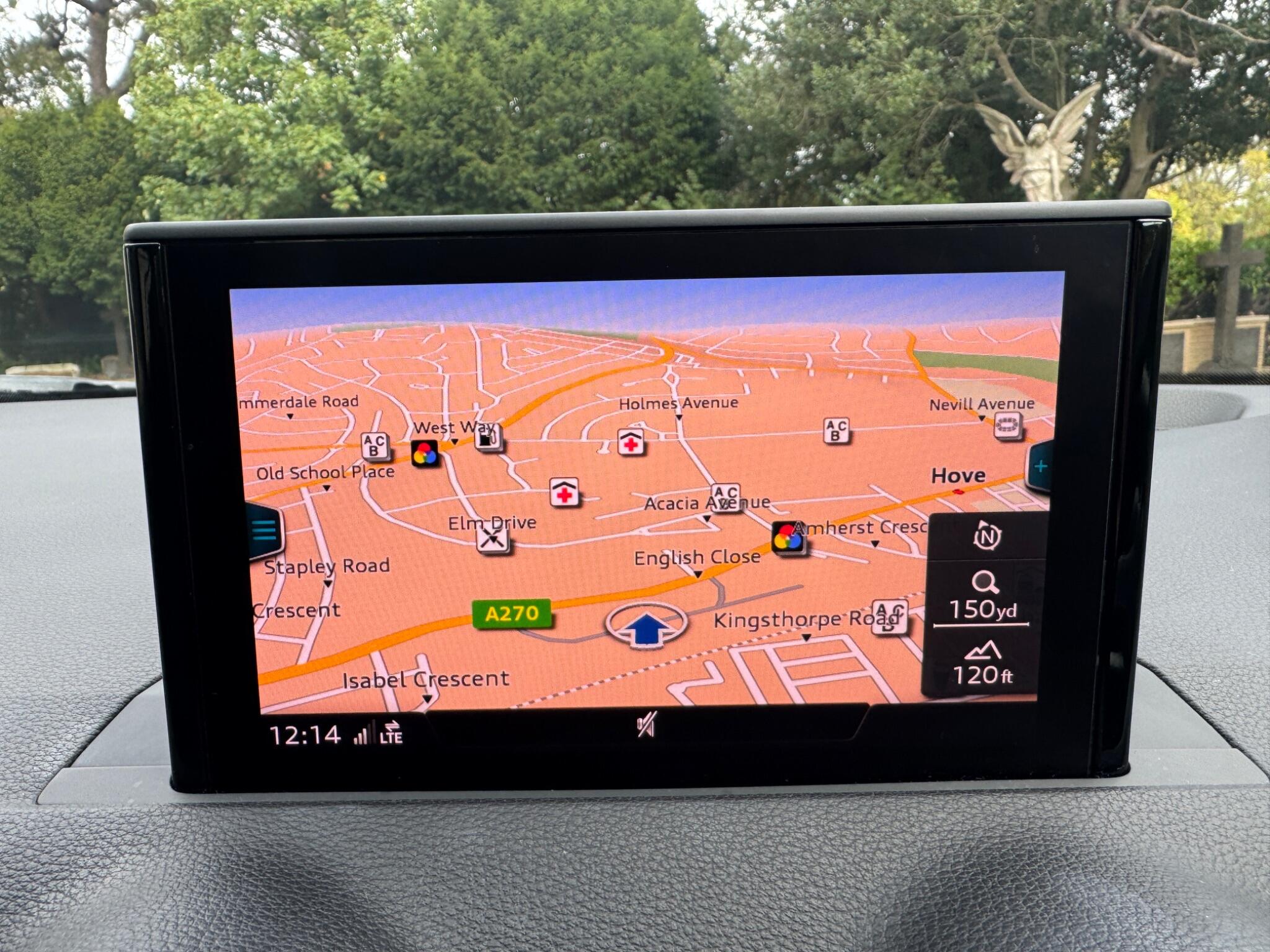 Audi Q2 view 60
