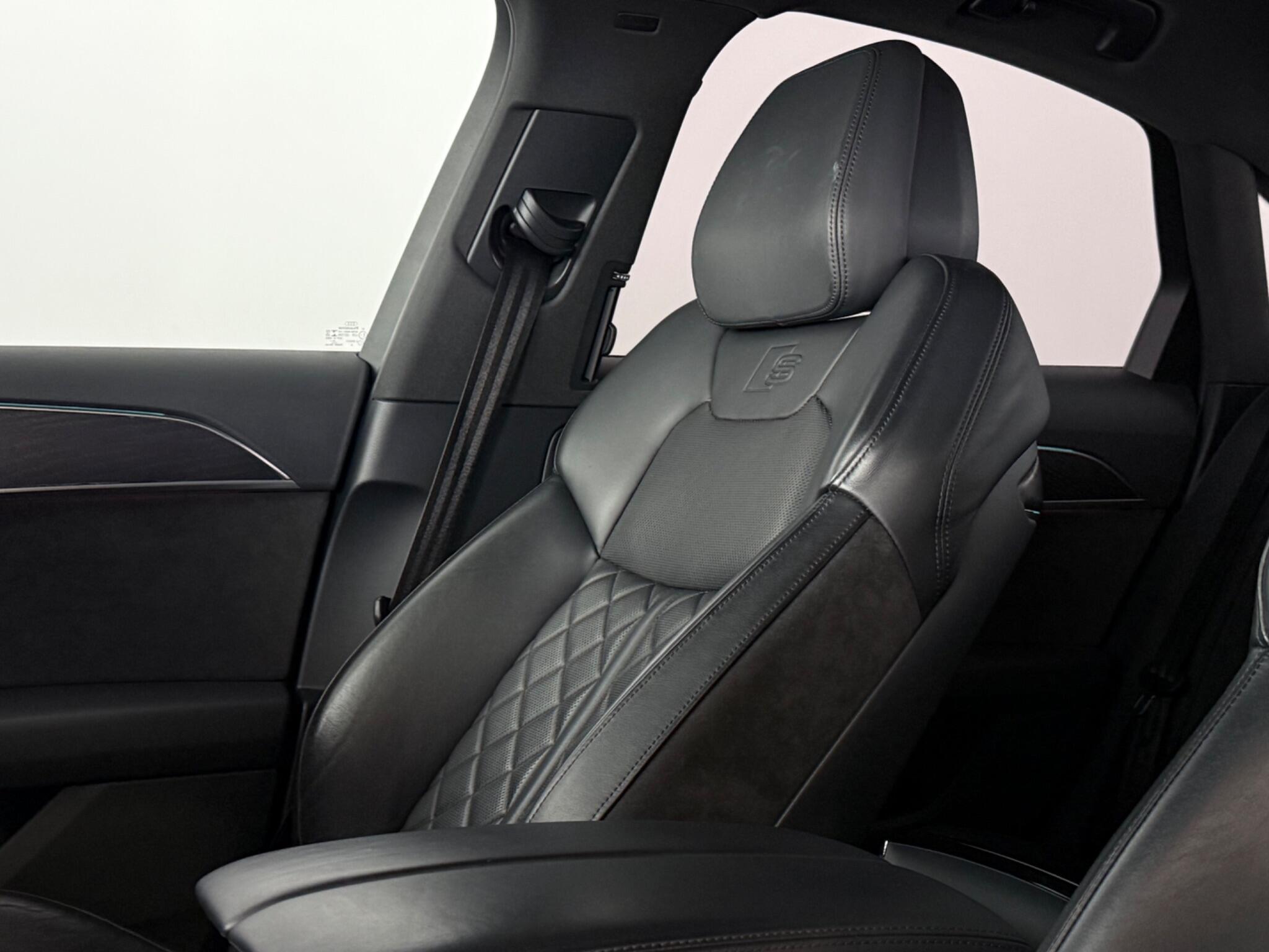 Audi A8 view 41