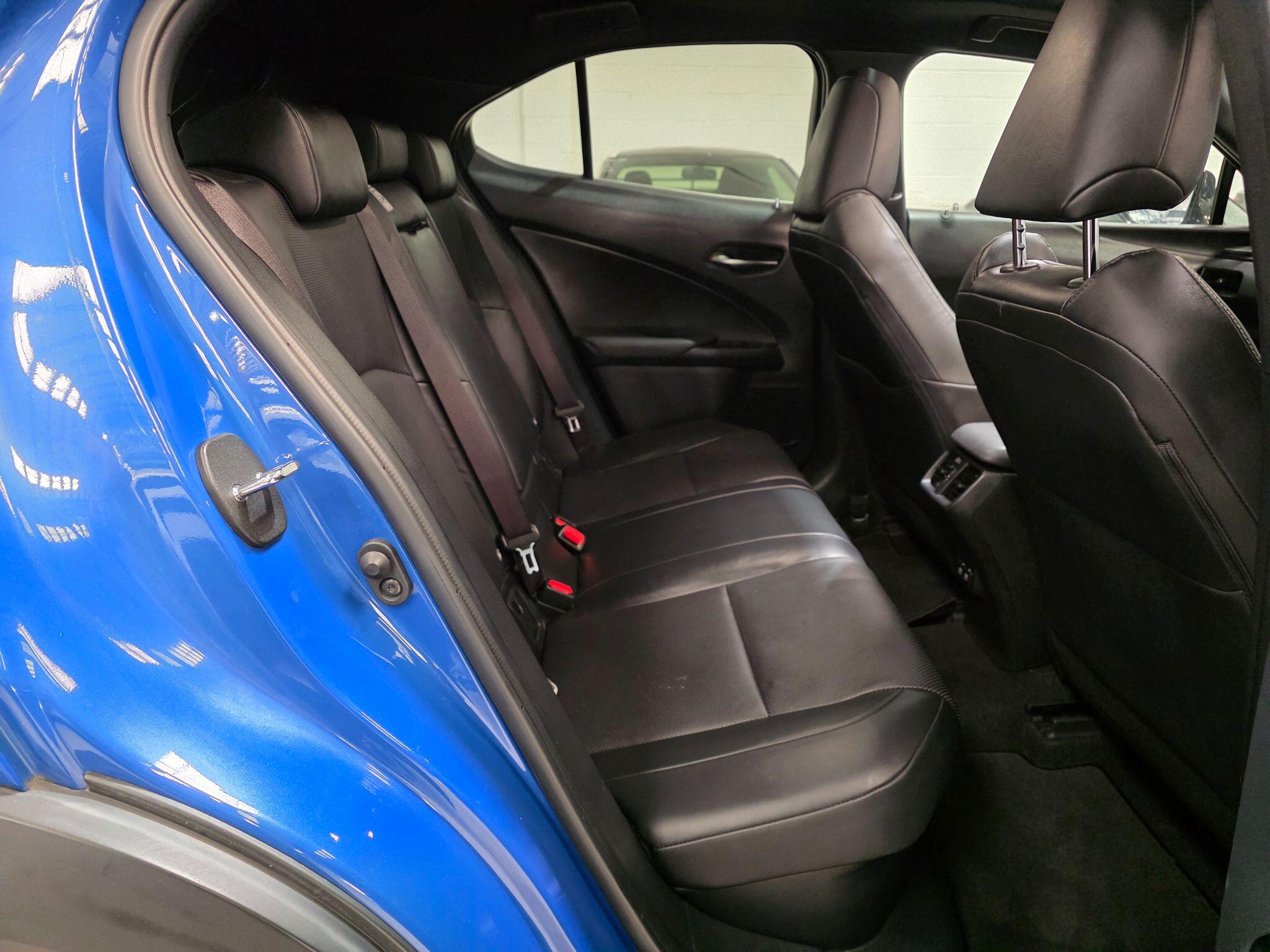 Lexus Ux view 23