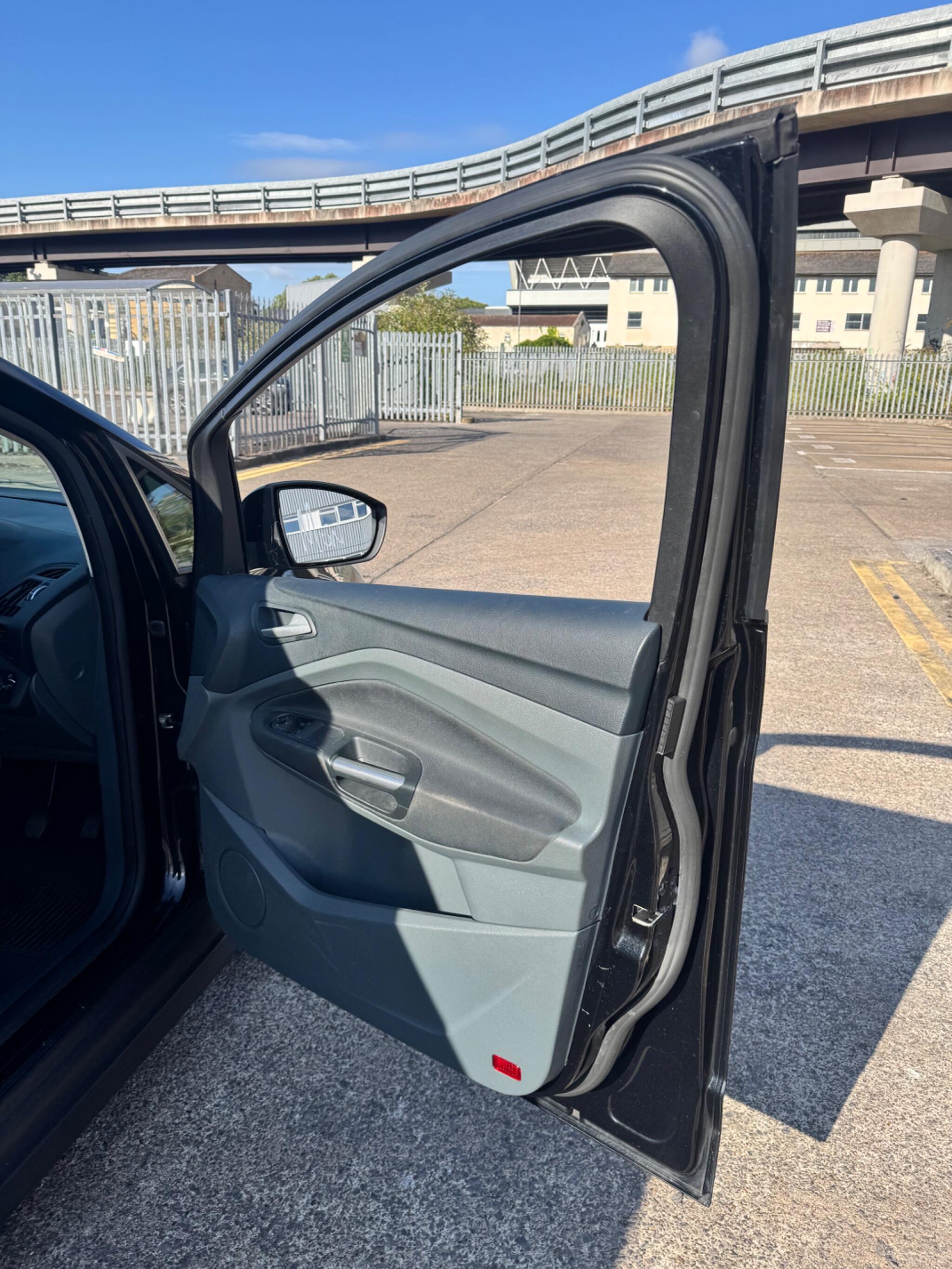 Ford C-Max view 34