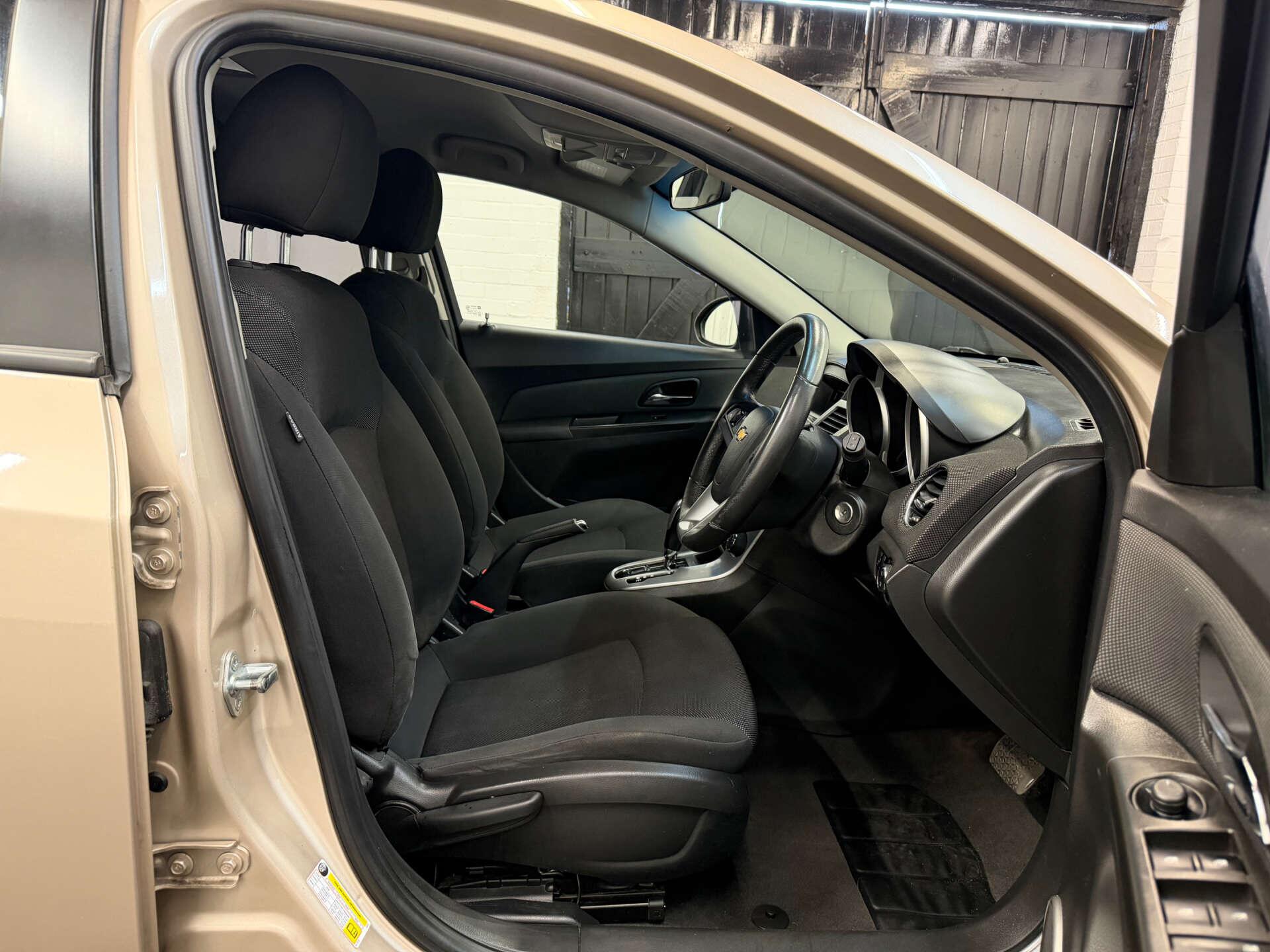 Chevrolet Cruze view 19