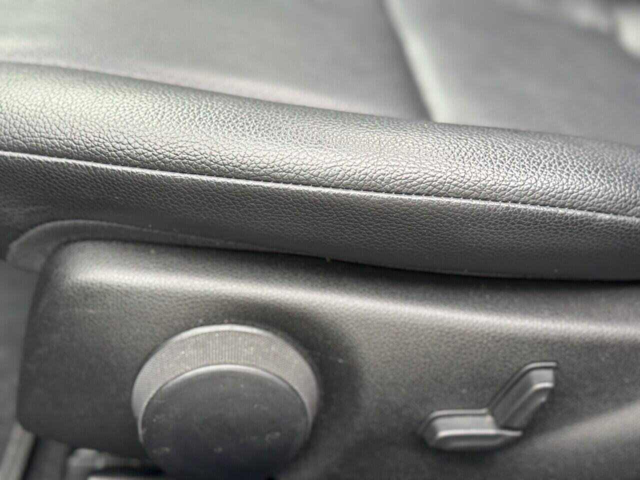 Mercedes-Benz C-Class view 26