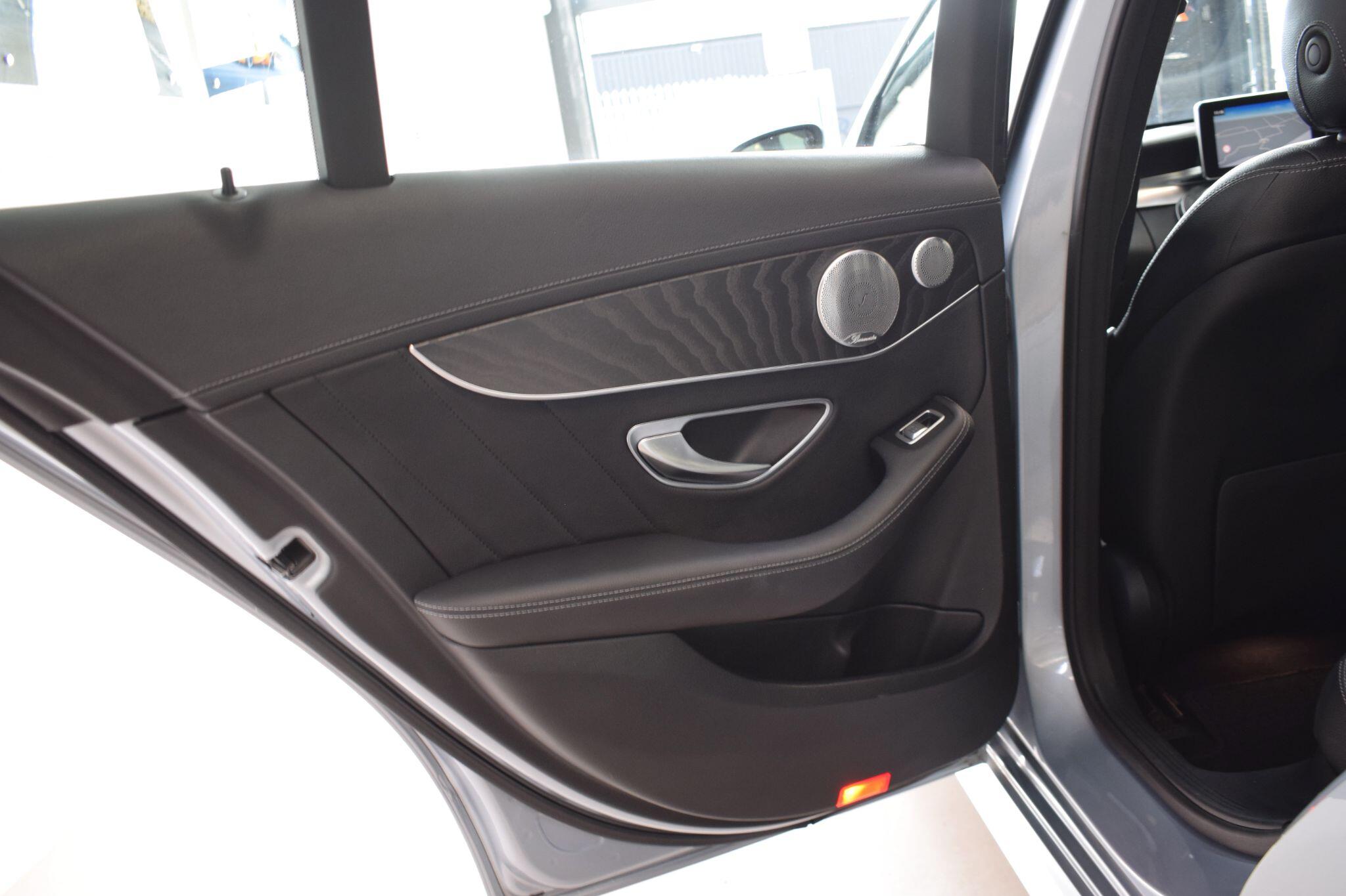 Mercedes-Benz C-Class view 22