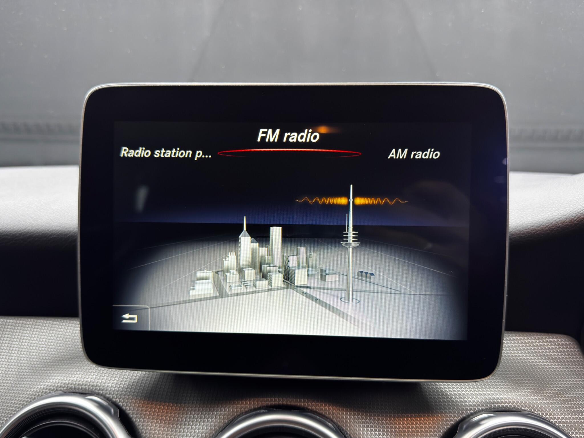 Mercedes-Benz Gla view 29