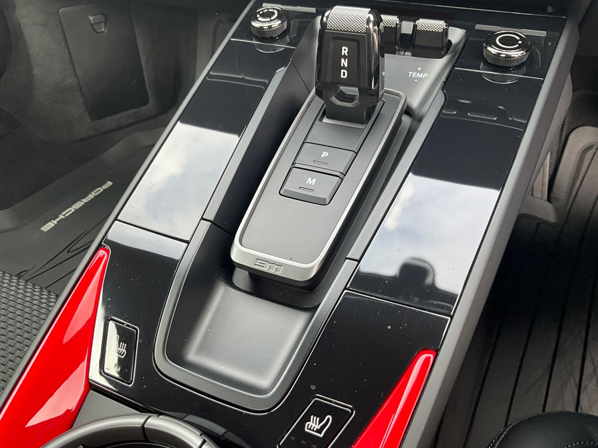 Porsche 911 view 8