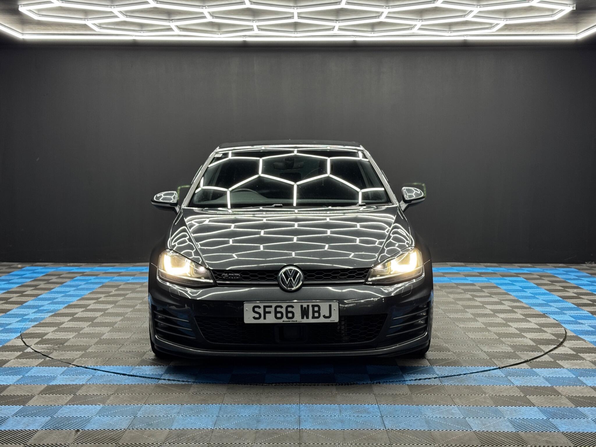 Volkswagen Golf view 2