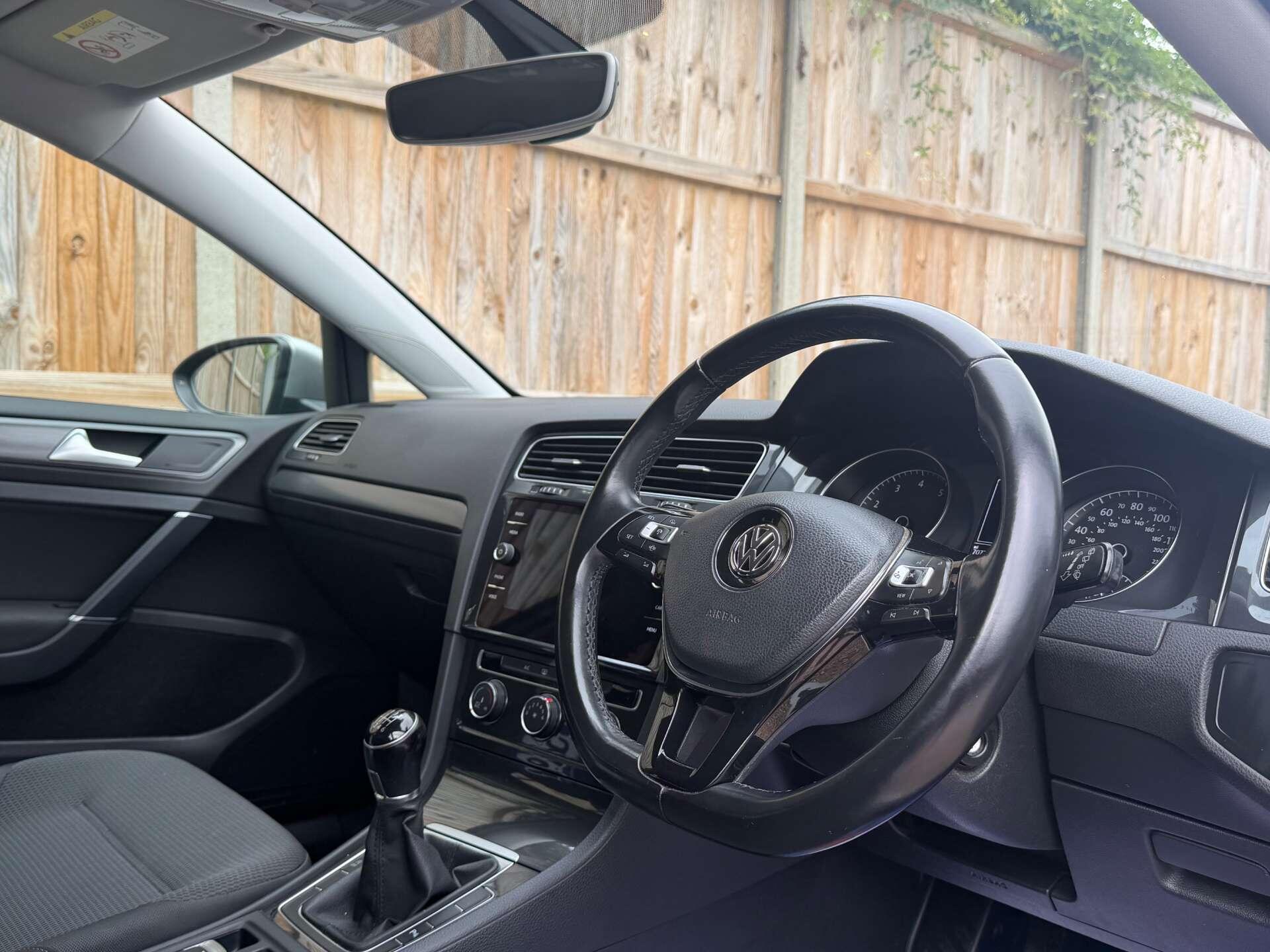 Volkswagen Golf view 17