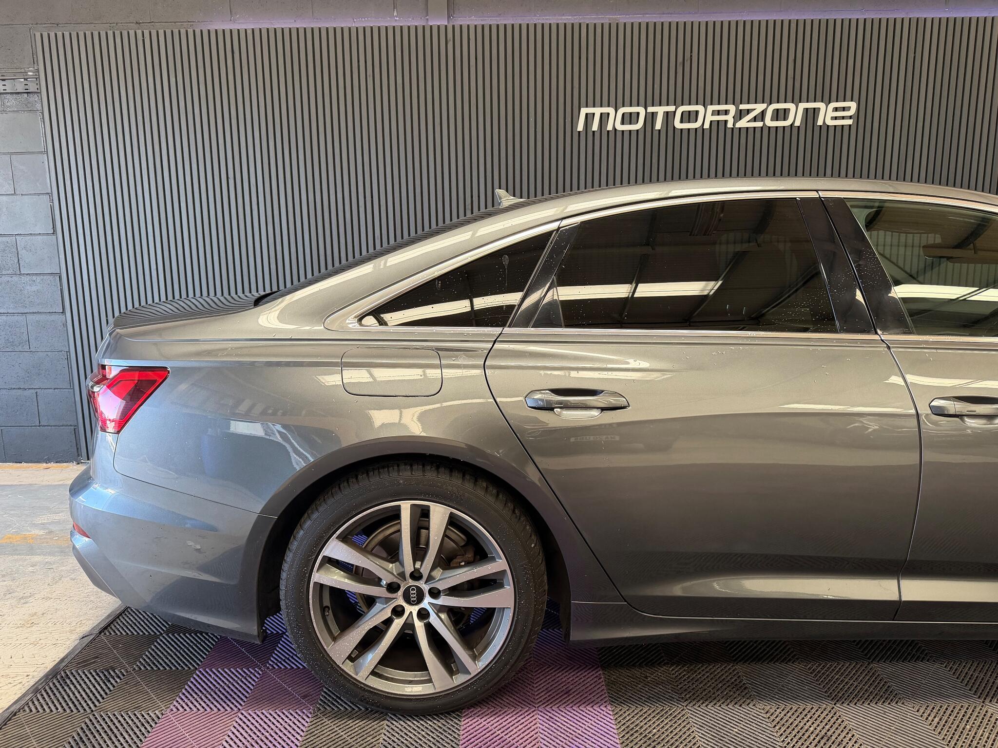 Audi A6 view 11
