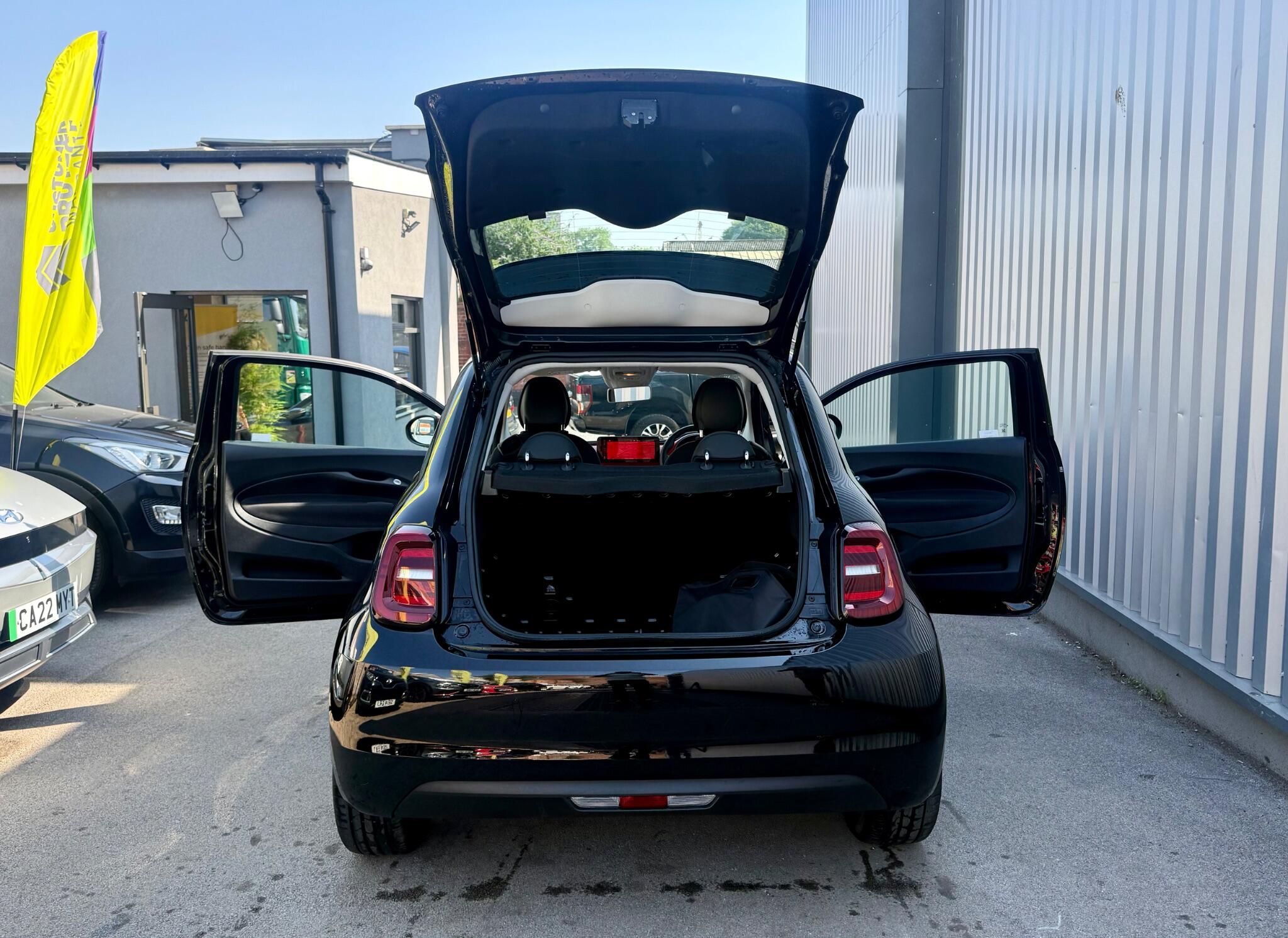 Fiat 500e view 21