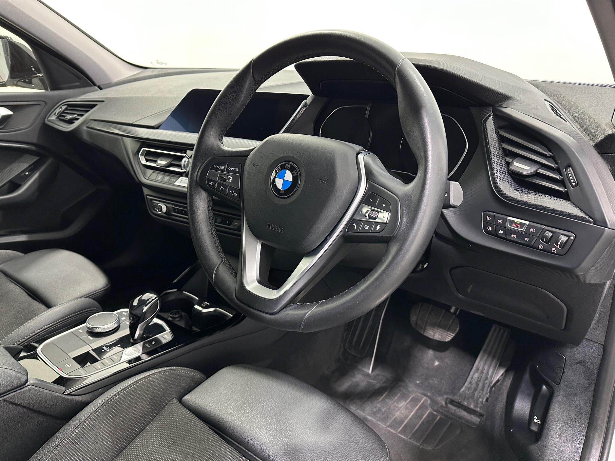 BMW 1 Series view 11