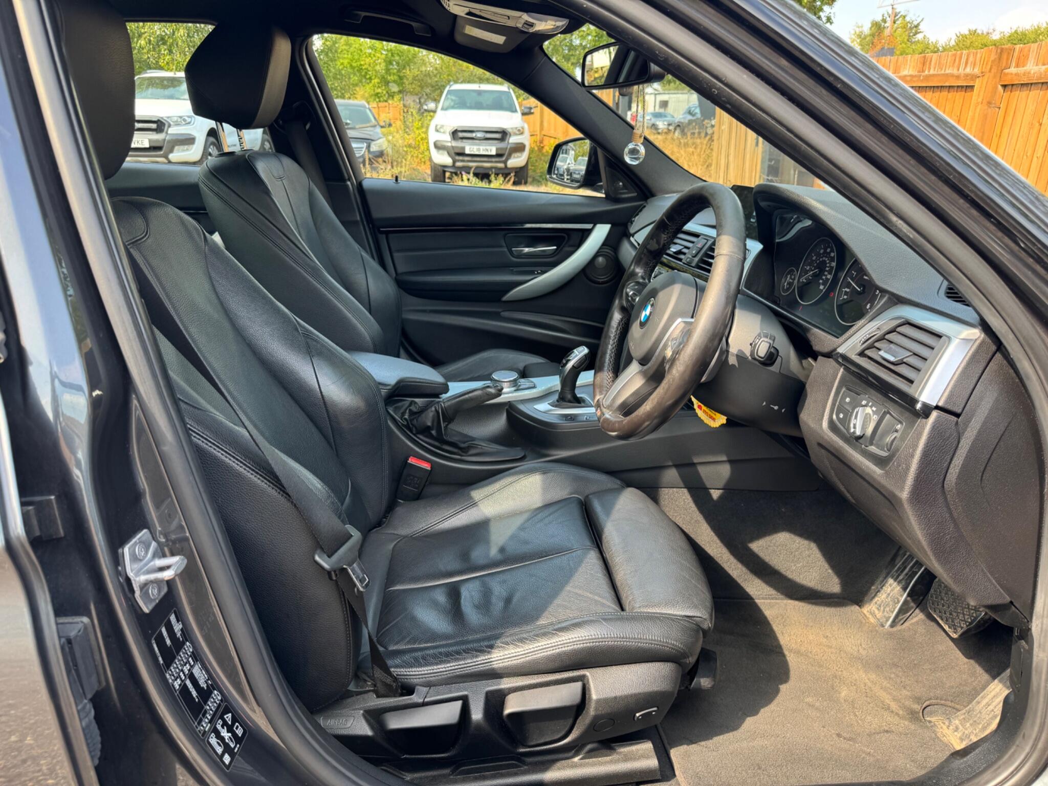 BMW 3 Series view 18
