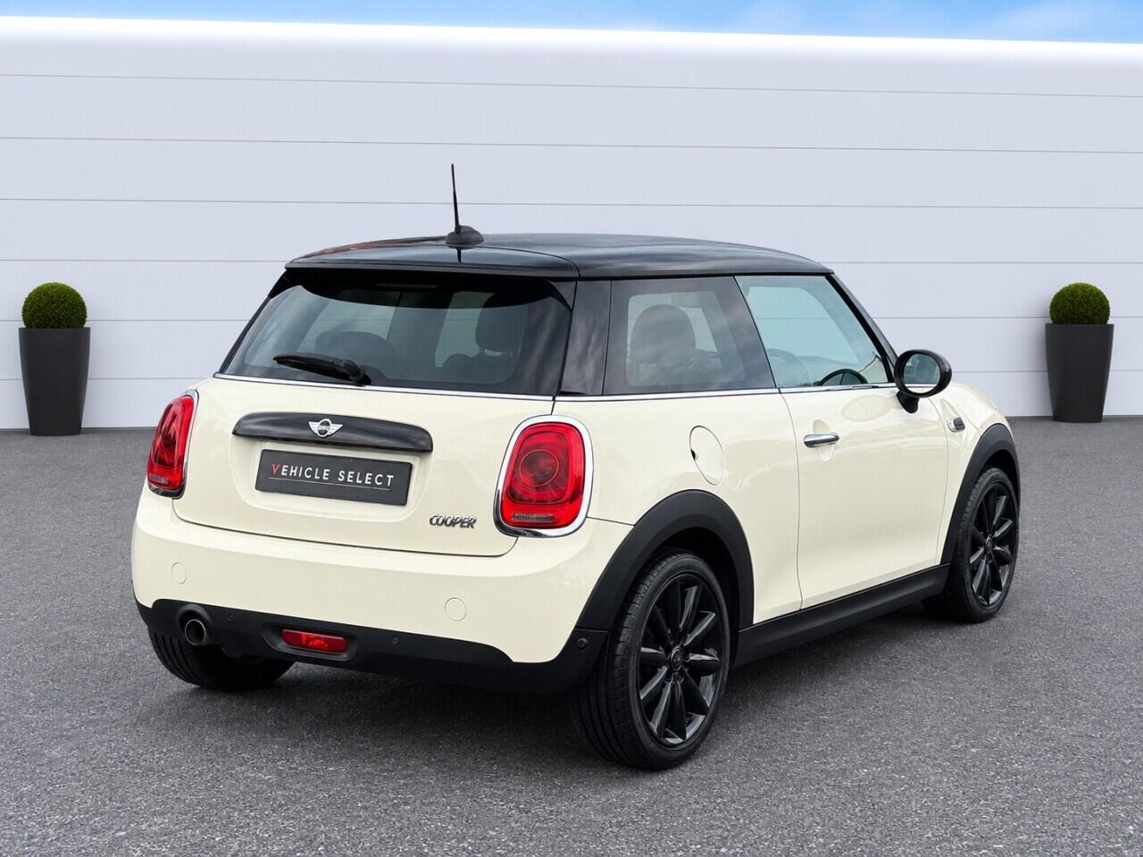 Mini Hatch view 10