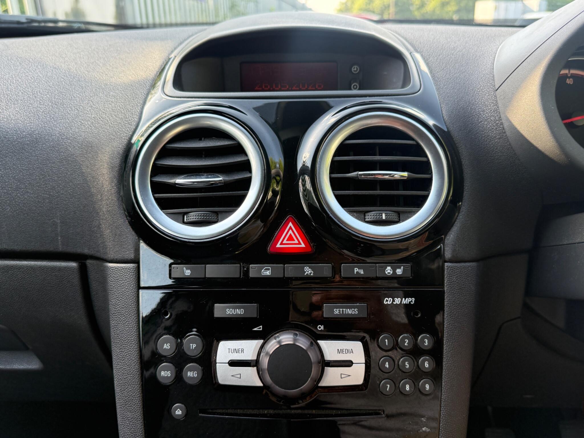 2013 Vauxhall Corsa image 18