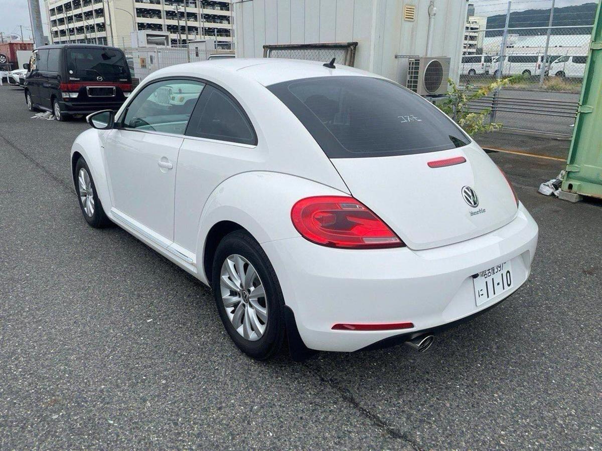 Volkswagen Beetle view 2